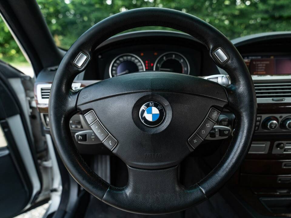 Bild 34/50 von BMW 745d (2005)