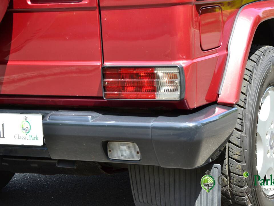 Image 35/49 de Mercedes-Benz 230 GE (SWB) (1993)