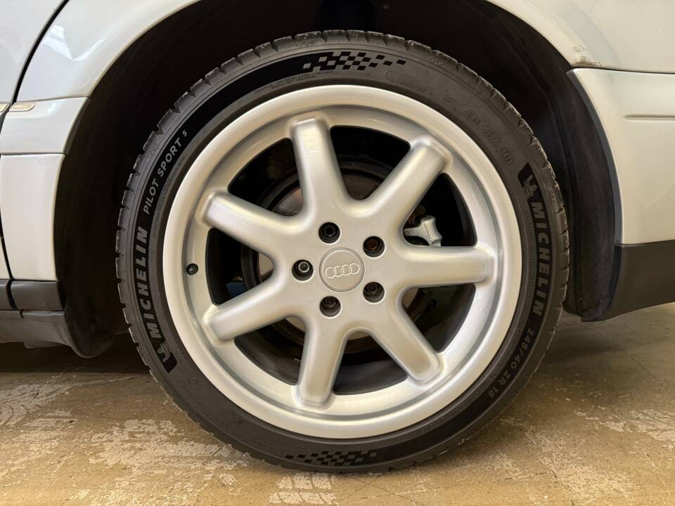 Immagine 12/17 di Audi A8 3.7 (1995)