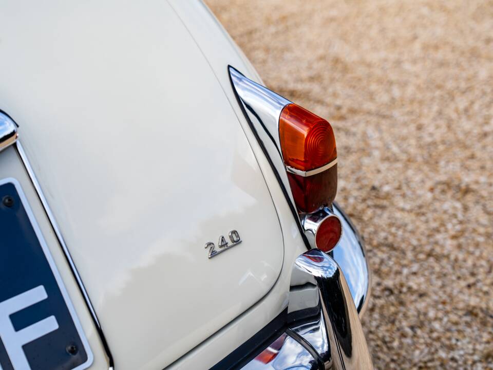 Bild 31/51 von Jaguar 240 (1968)