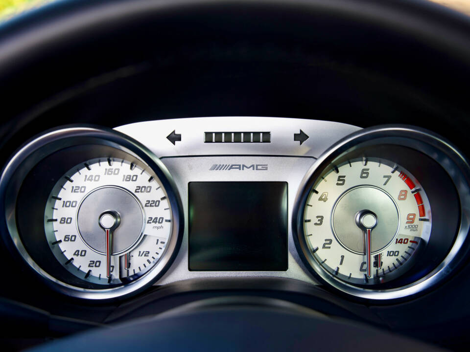 Imagen 38/50 de Mercedes-Benz SLS AMG (2011)