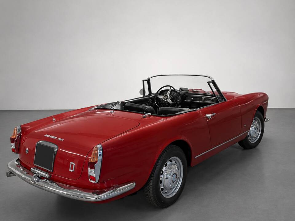 Image 14/31 of Alfa Romeo 2600 Spider (1964)