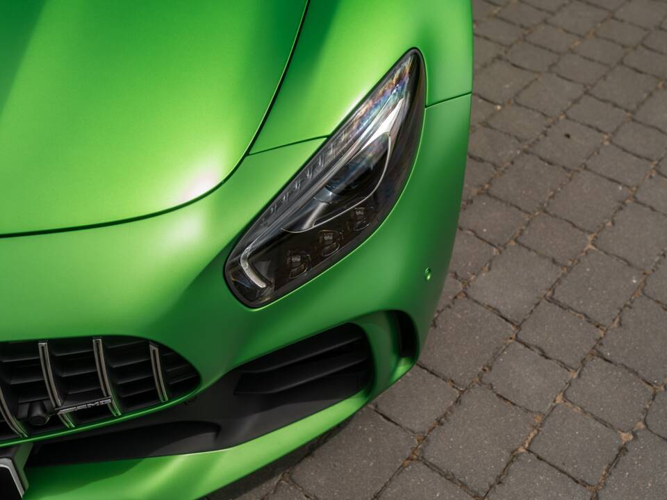 Image 13/67 of Mercedes-AMG GT-R (2018)