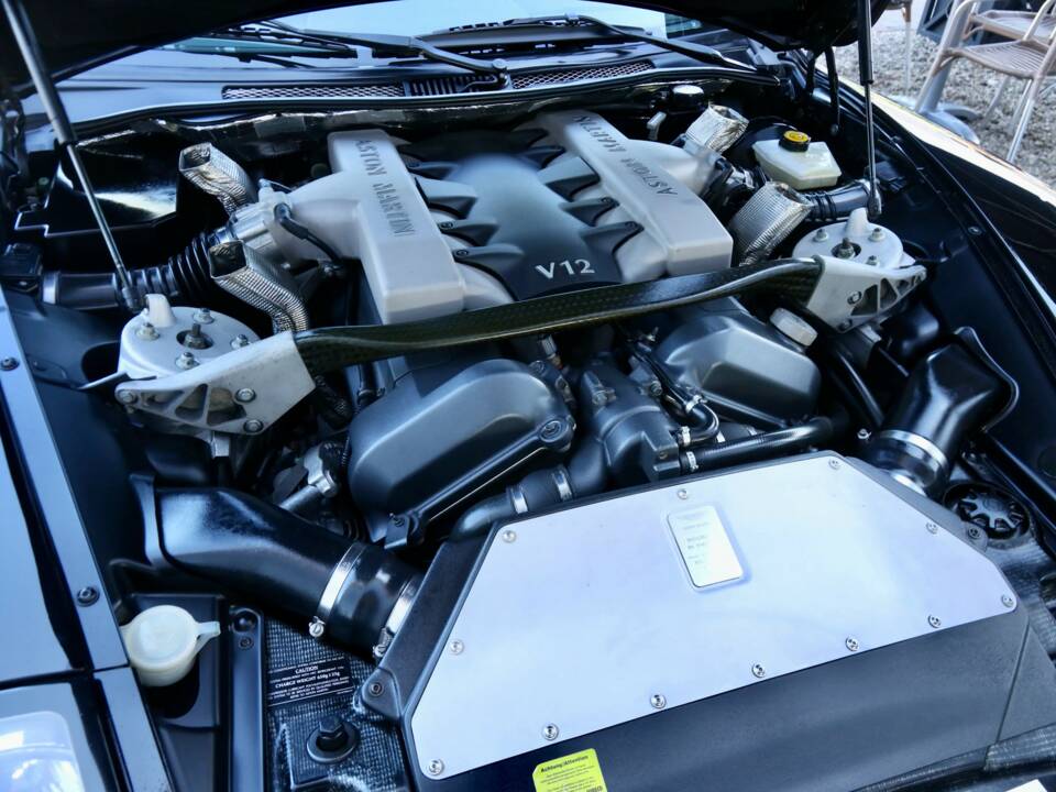 Image 36/50 of Aston Martin V12 Vanquish (2002)