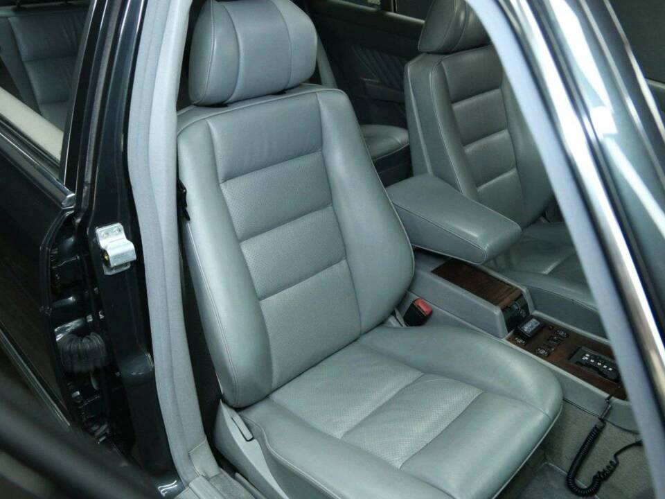 Image 24/30 of Mercedes-Benz 560 SEL (1989)