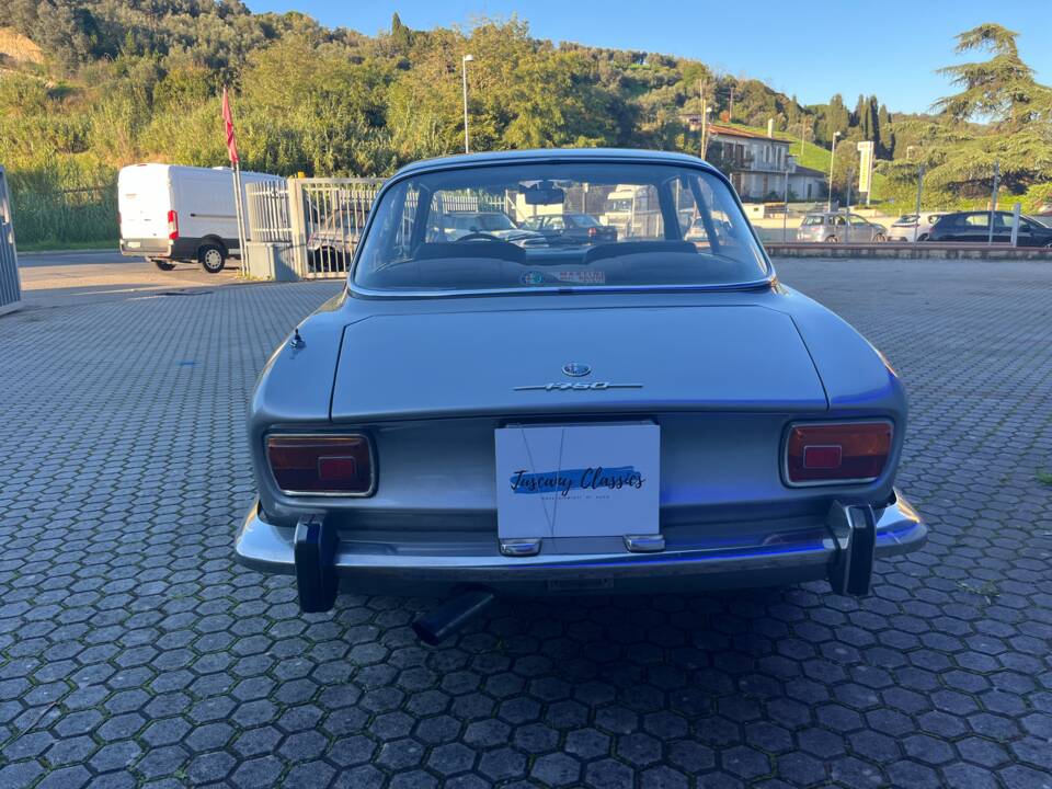 Image 4/18 of Alfa Romeo 1750 GT Veloce (1971)