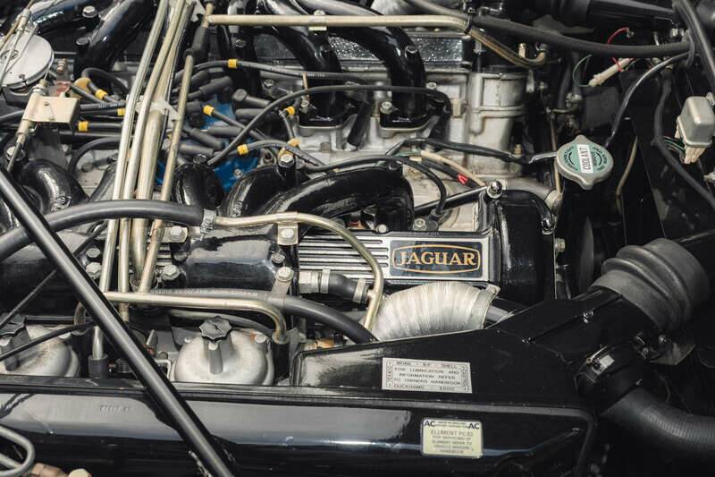 Image 32/50 of Jaguar XJ 12 (1972)