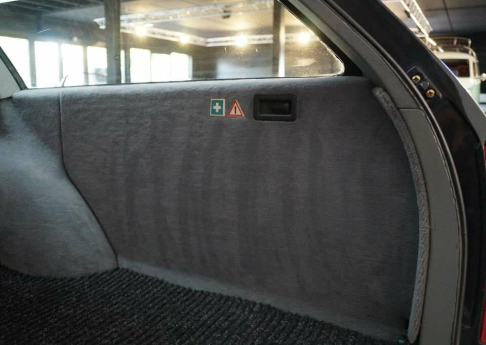 Bild 50/50 von Mercedes-Benz E 280 T (1994)