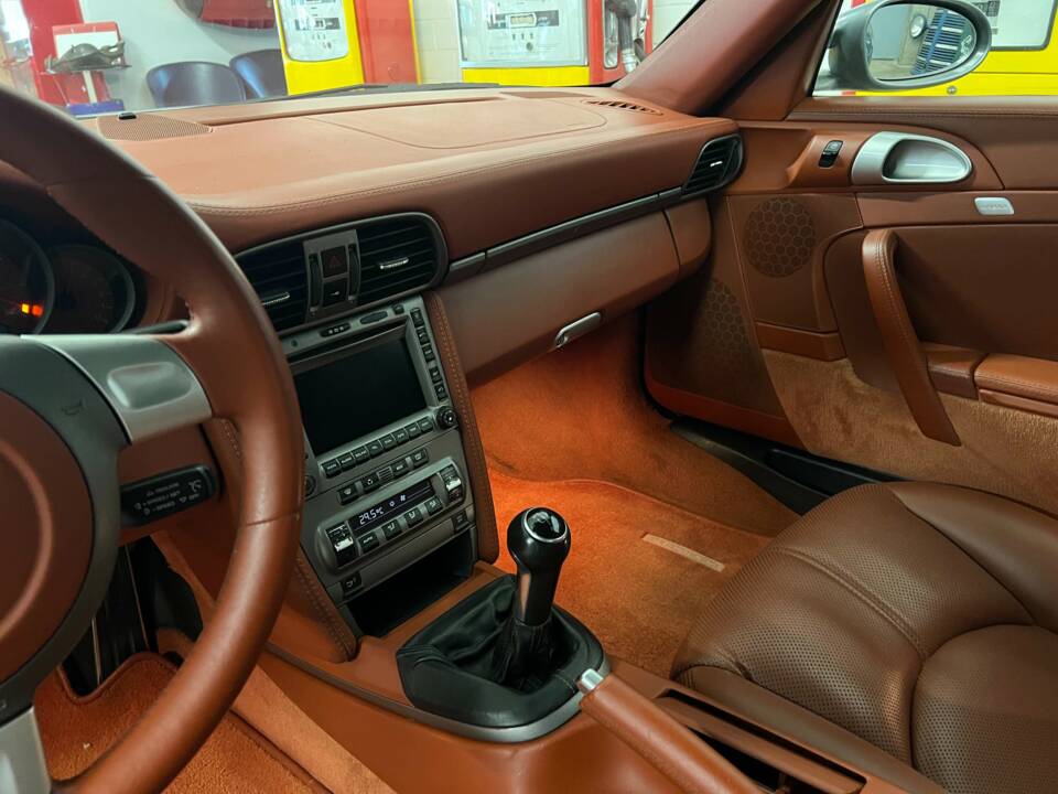 Image 9/17 of Porsche 911 Carrera (2005)