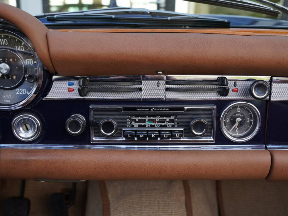 Image 27/50 of Mercedes-Benz 280 SL (1969)