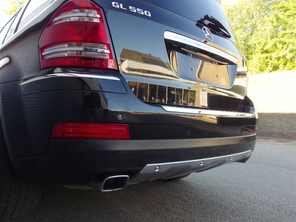 Image 15/100 of Mercedes-Benz GL 550 4MATIC (2008)