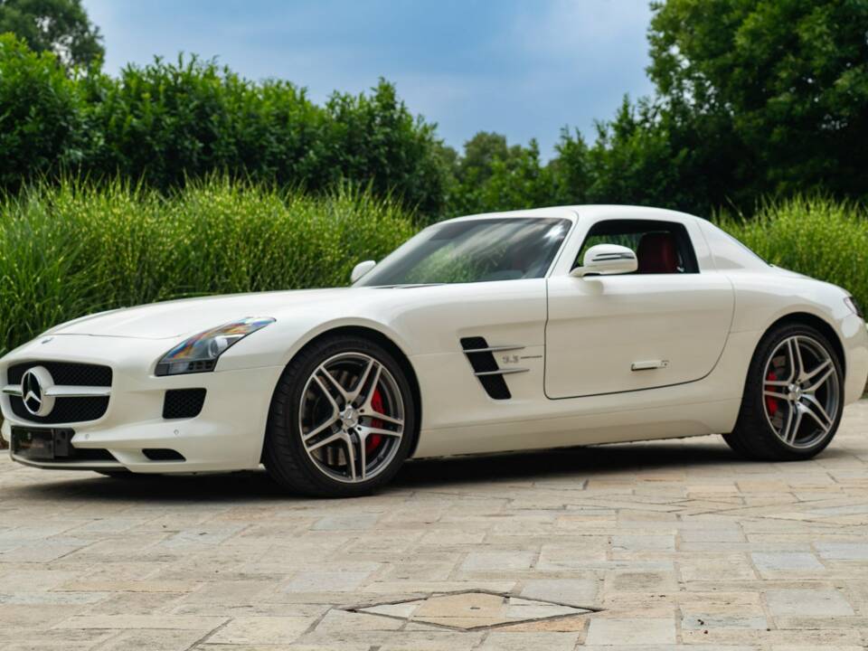 Image 5/50 of Mercedes-Benz SLS AMG (2010)