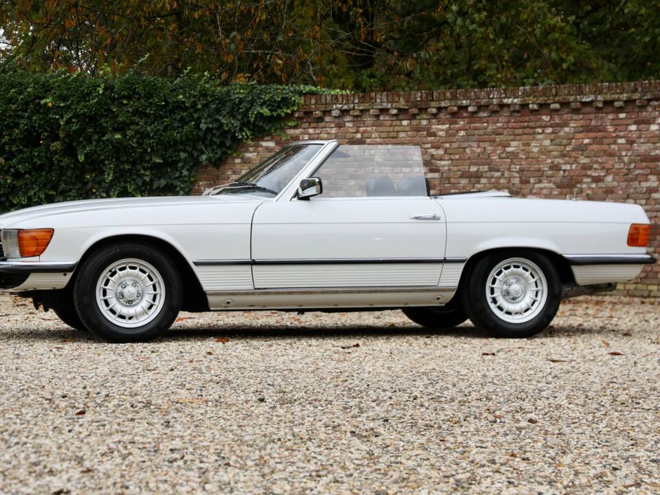 Bild 21/50 von Mercedes-Benz 280 SL (1977)
