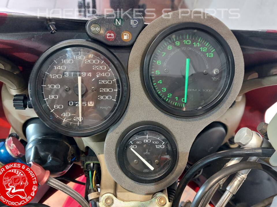 Obraz 19/38 pojazdu Ducati 916 (1998)