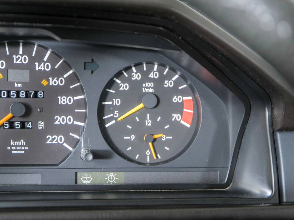 Bild 13/50 von Mercedes-Benz 230 TE (1987)