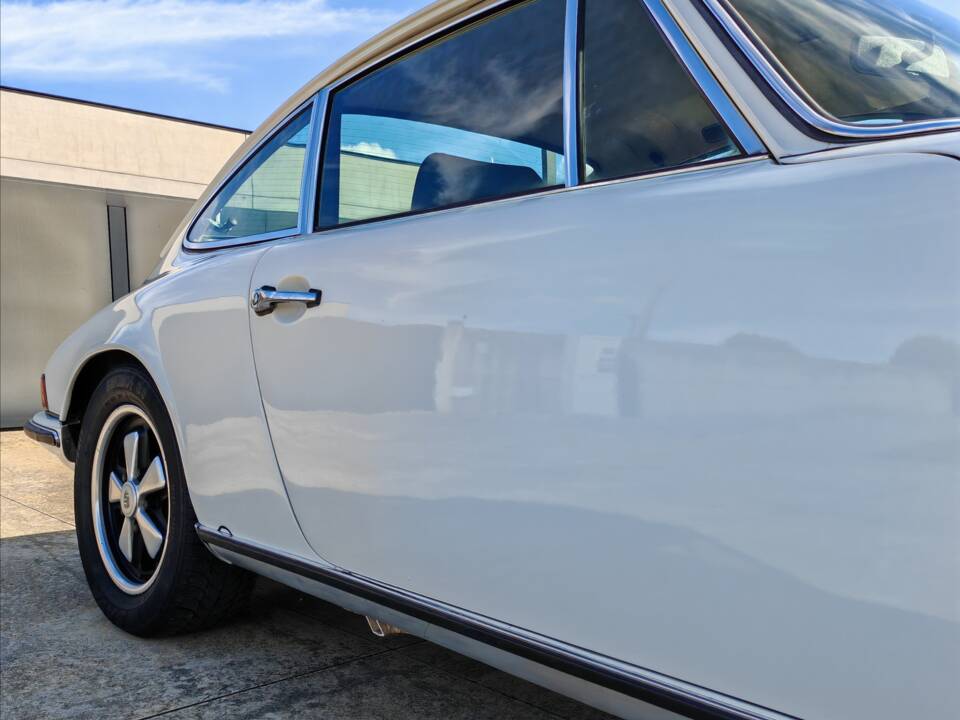 Immagine 27/41 di Porsche 911 2.2 S (1971)