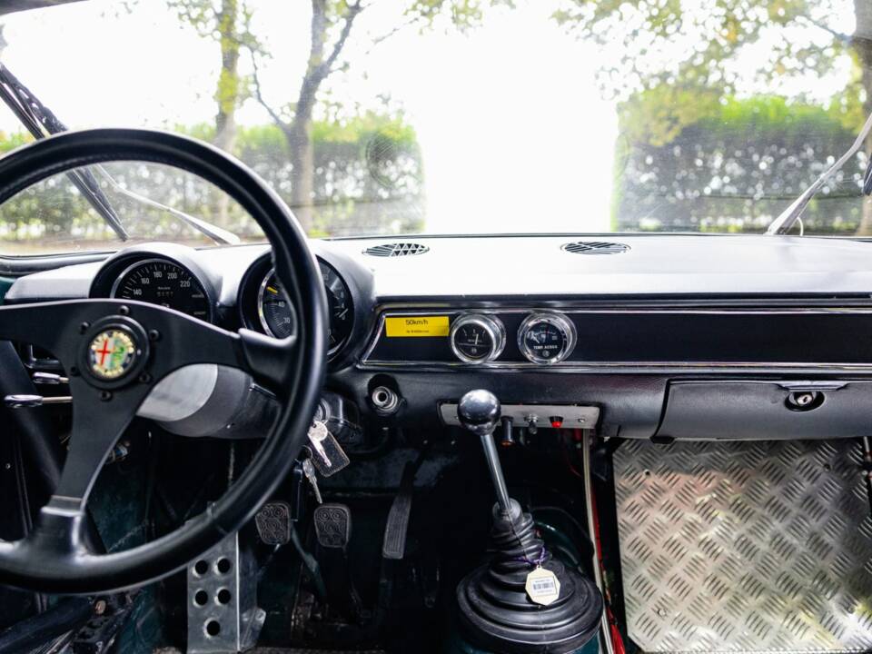 Image 8/20 of Alfa Romeo 1750 Berlina (1969)