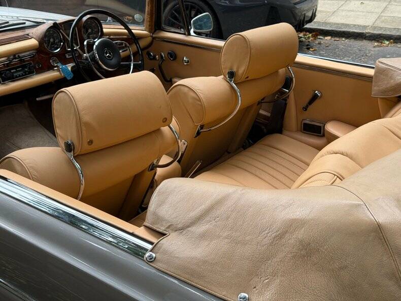 Bild 39/50 von Mercedes-Benz 220 SE b (1966)