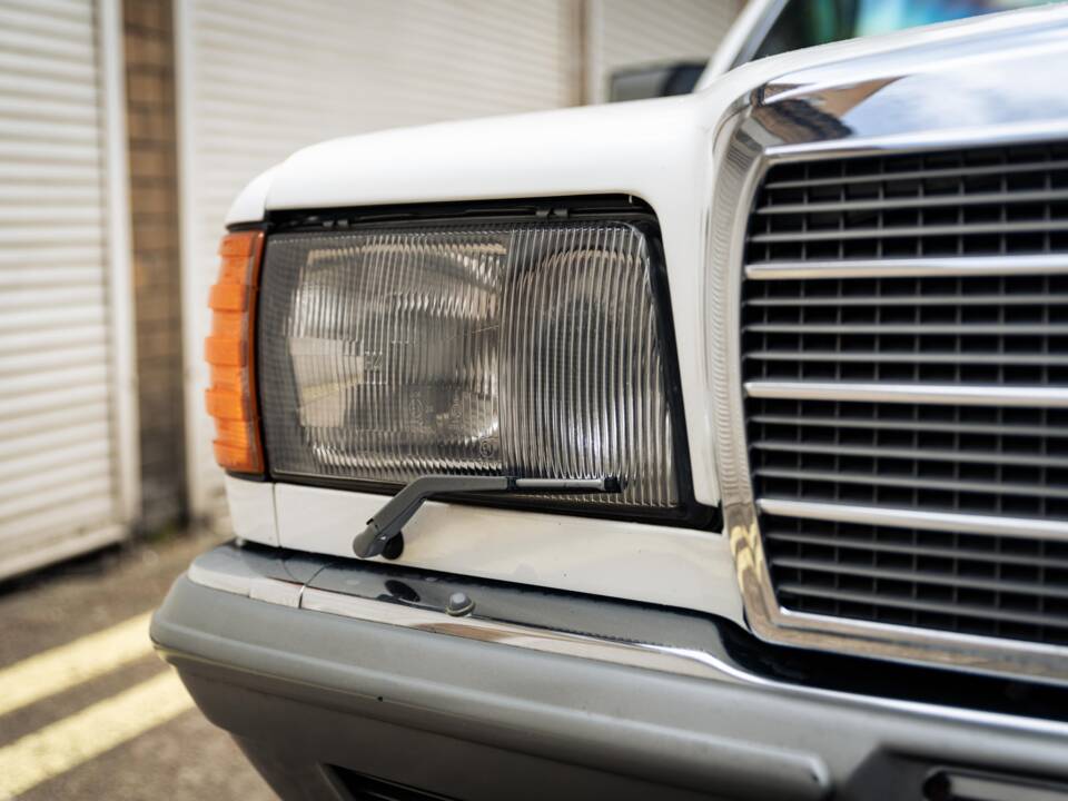 Image 43/50 of Mercedes-Benz 500 SEL (1984)