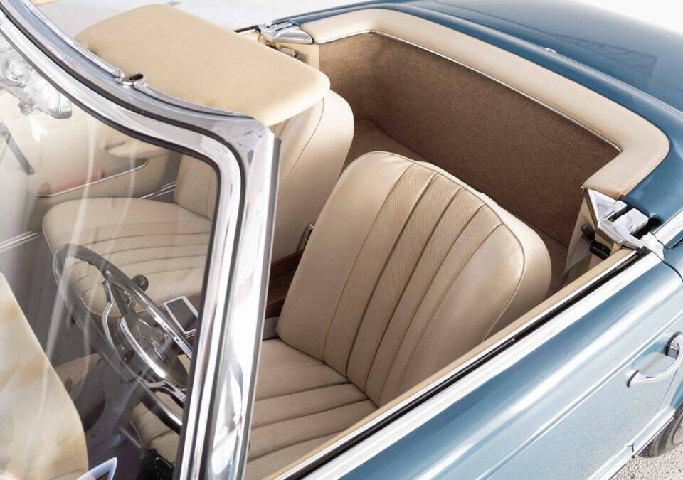 Image 20/33 of Mercedes-Benz 230 SL (1966)
