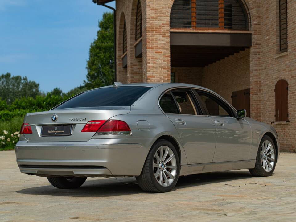 Bild 6/50 von BMW 745d (2005)