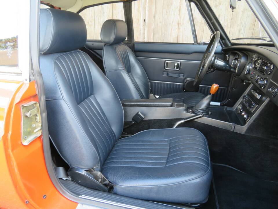 Image 7/18 of MG MGB GT (1972)