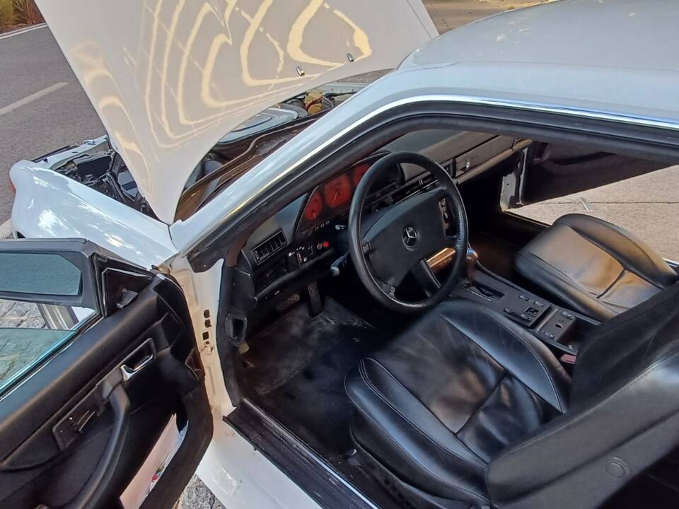 Image 17/65 of Mercedes-Benz 380 SEC (1985)