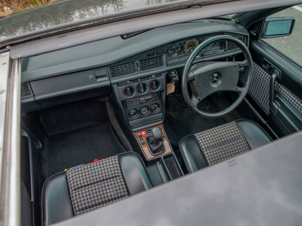 Bild 21/27 von Mercedes-Benz 190 E 2.3-16 (1985)