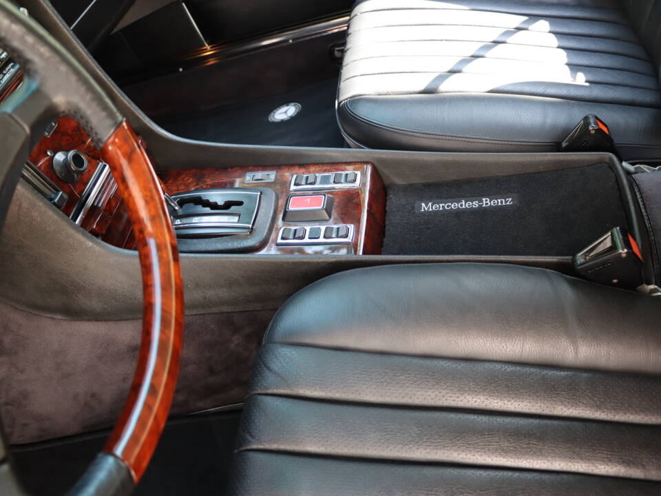Image 53/59 of Mercedes-Benz 500 SLC (1980)