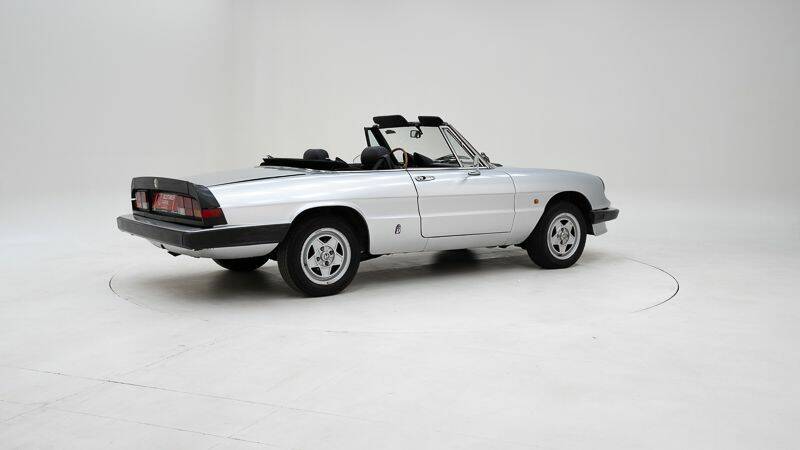 Imagen 2/15 de Alfa Romeo 2000 Spider (1984)