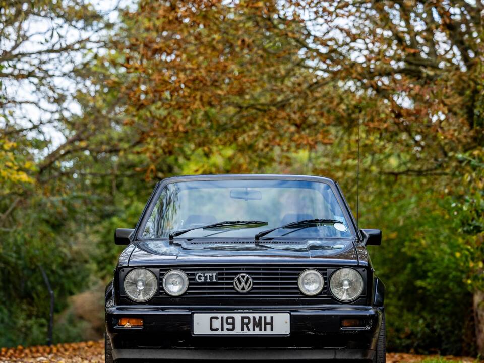 Afbeelding 8/46 van Volkswagen Golf I GTI 1.6 (1993)