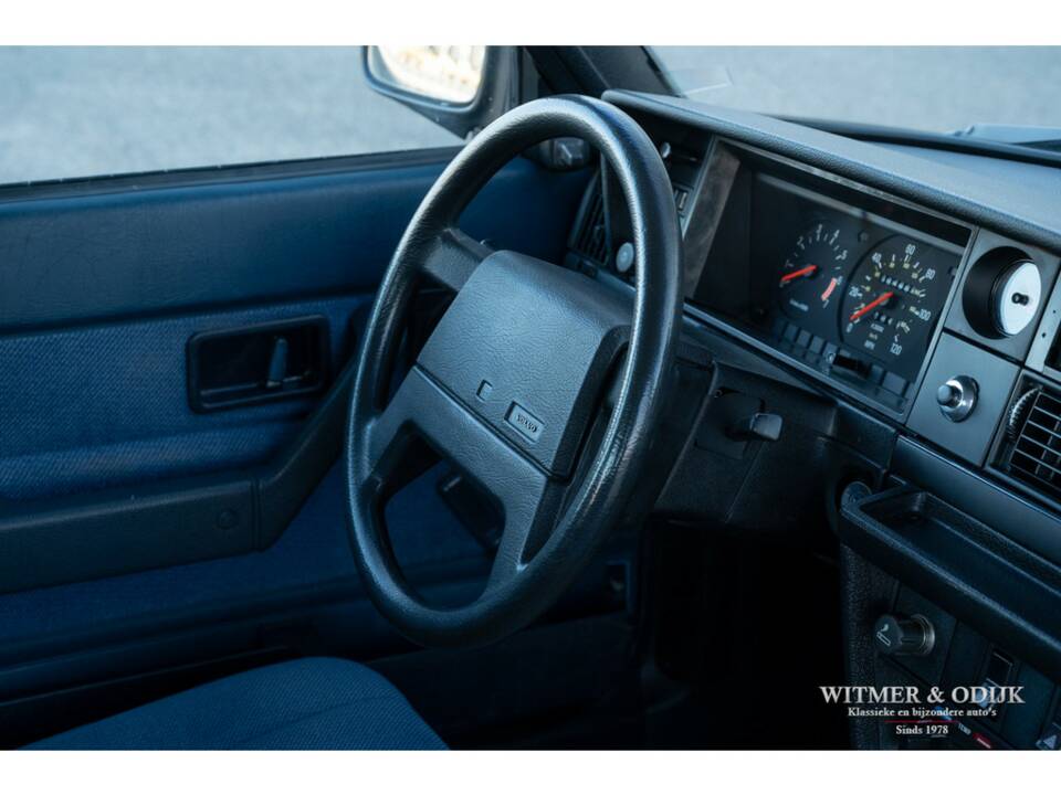 Image 7/28 of Volvo 240 (1992)