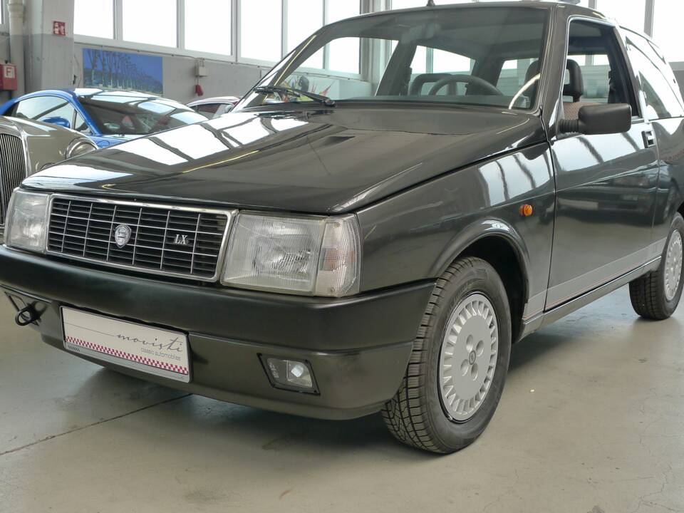 Image 28/47 of Lancia Y10 LX I.E. (1991)