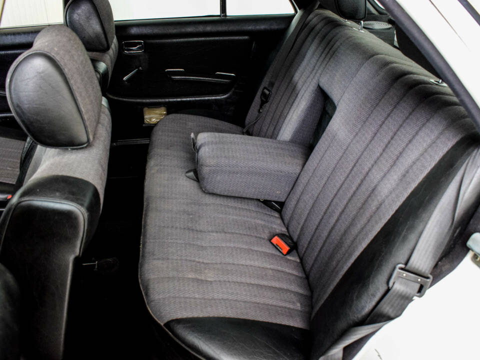 Immagine 32/46 di Mercedes-Benz 240 D (1982)
