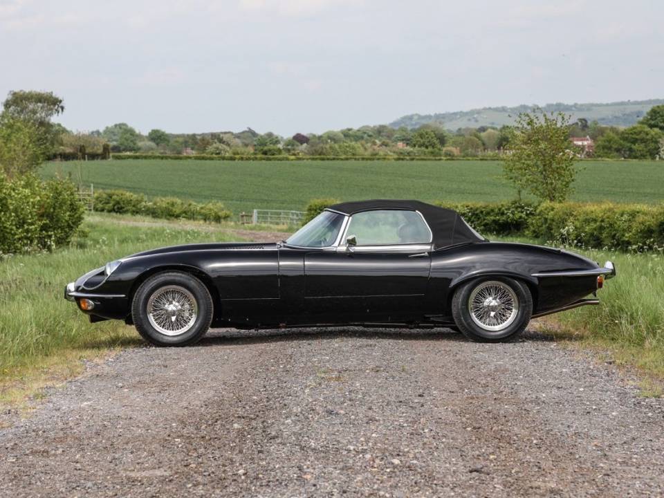 Image 5/17 de Jaguar E-Type V12 (1974)