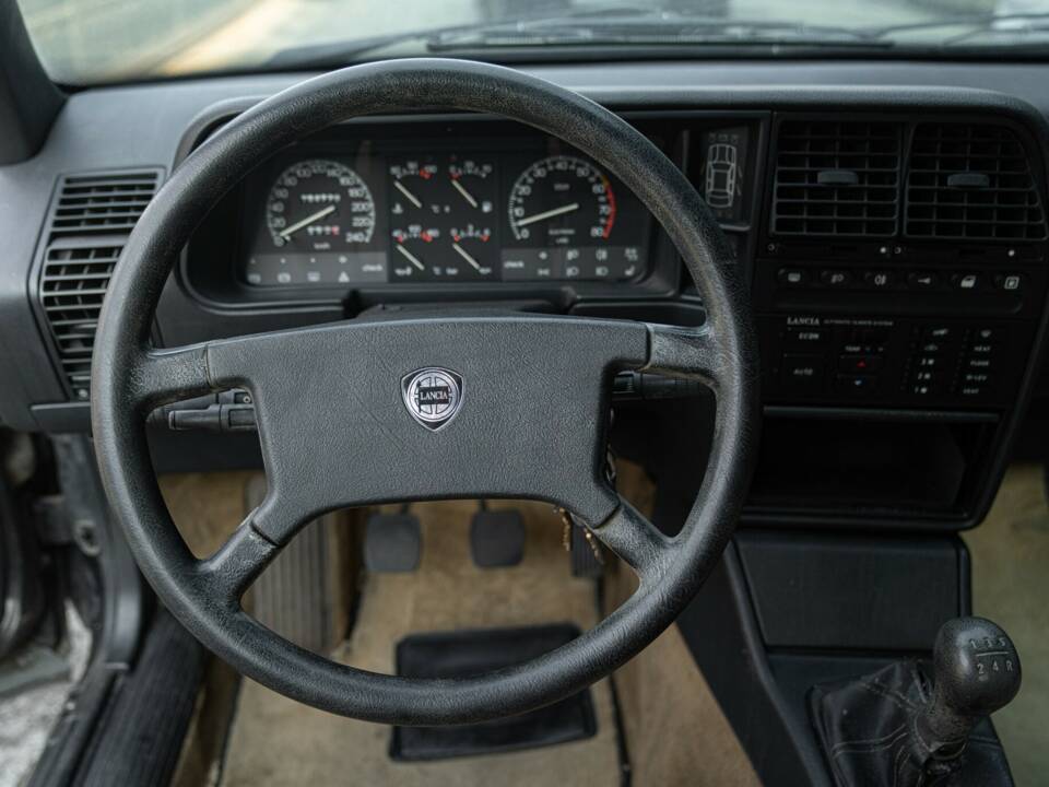 Image 23/41 of Lancia Thema 6V (1985)