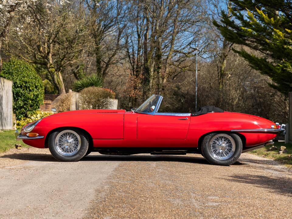 Image 2/44 of Jaguar E-Type 3.8 (1962)