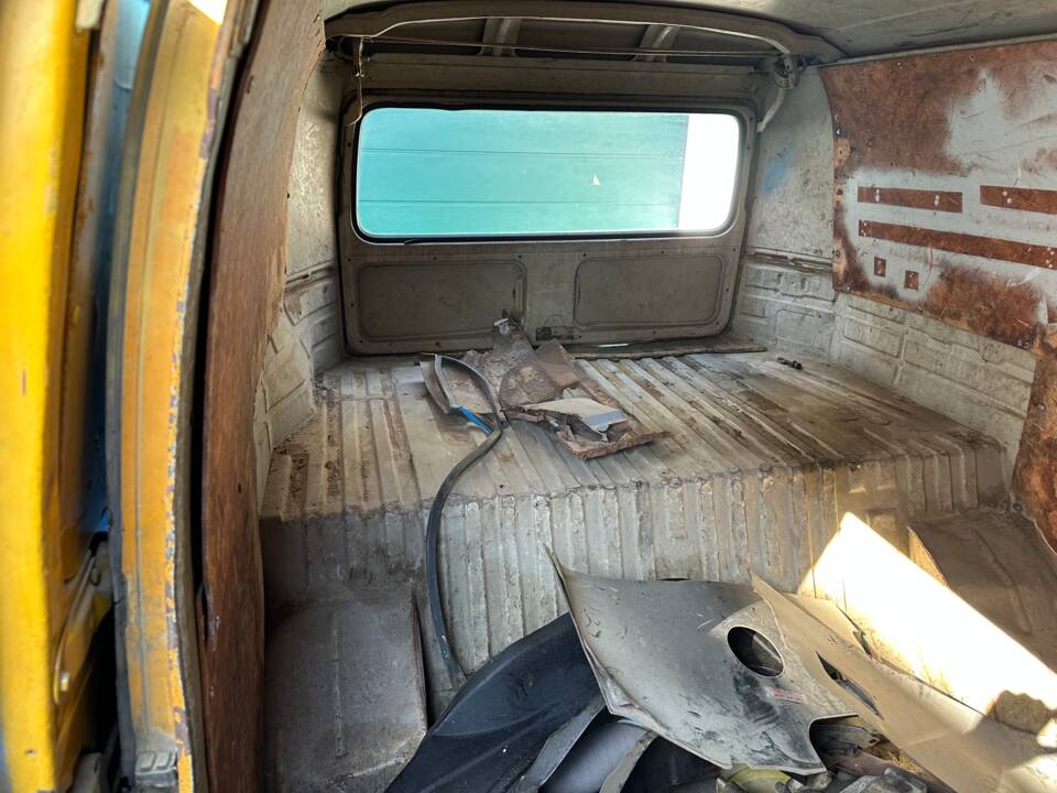 Image 5/12 of Volkswagen T2b panel van (1976)