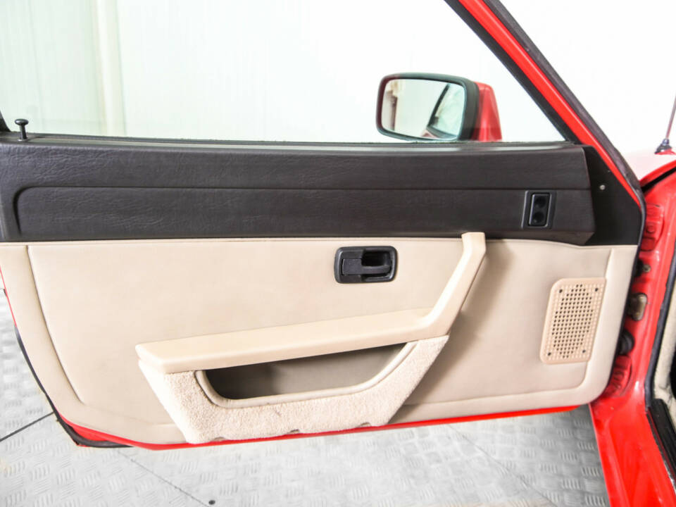 Immagine 34/50 di Porsche 924 S (1987)