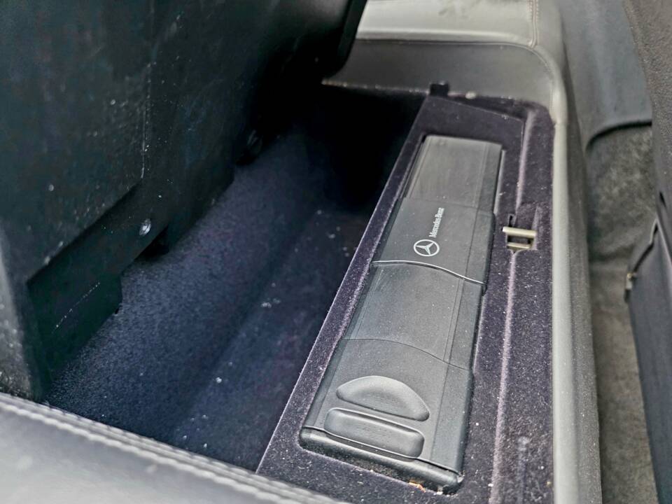 Image 33/39 of Mercedes-Benz SL 500 (2001)