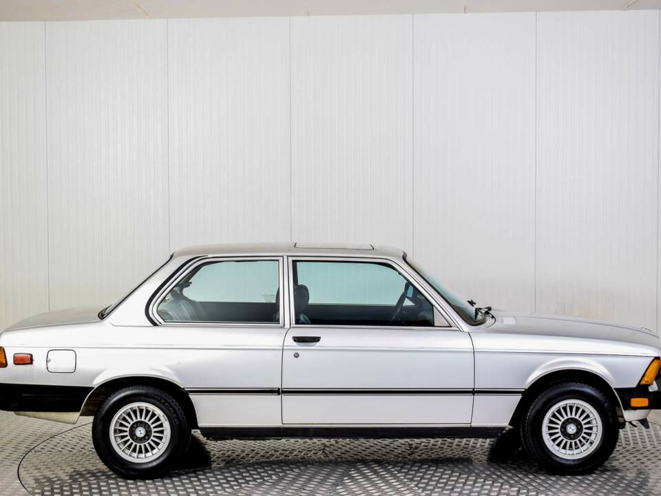 Image 14/50 of BMW 320i (1981)