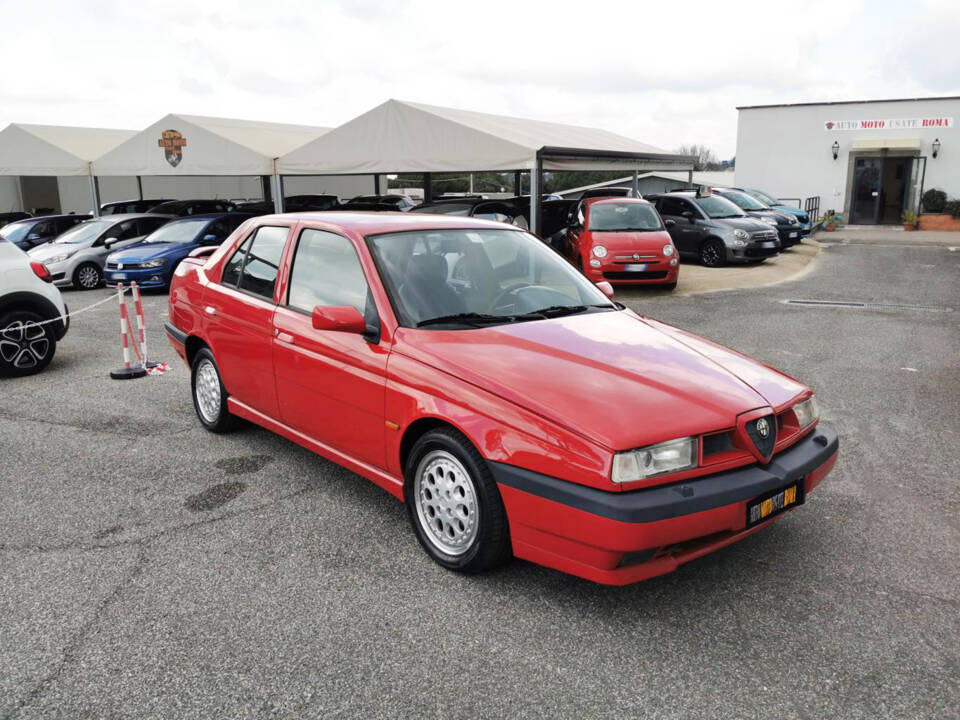 Image 1/40 de Alfa Romeo 155  2.0 Q4 4x4 (1993)