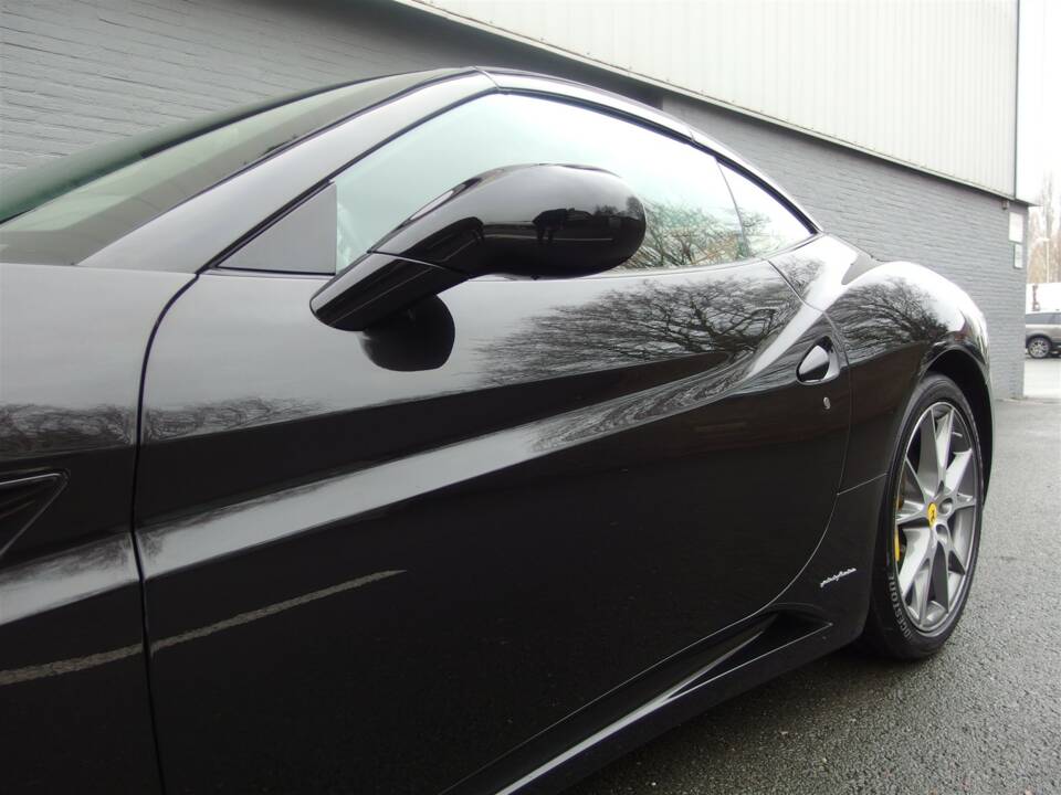 Image 21/99 of Ferrari California (2010)