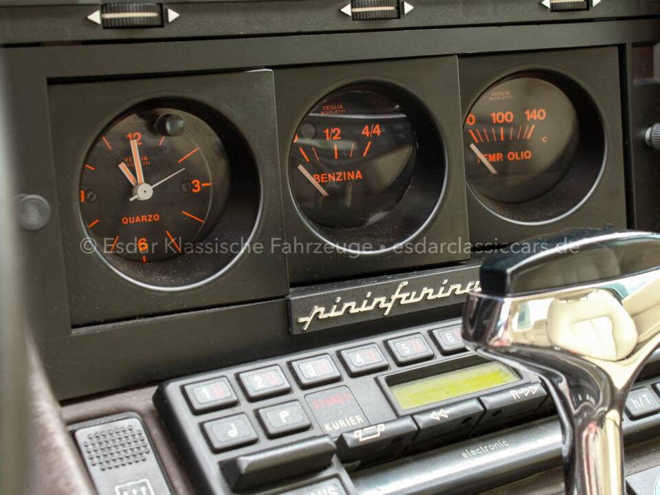 Image 38/42 de Ferrari 412 (1986)