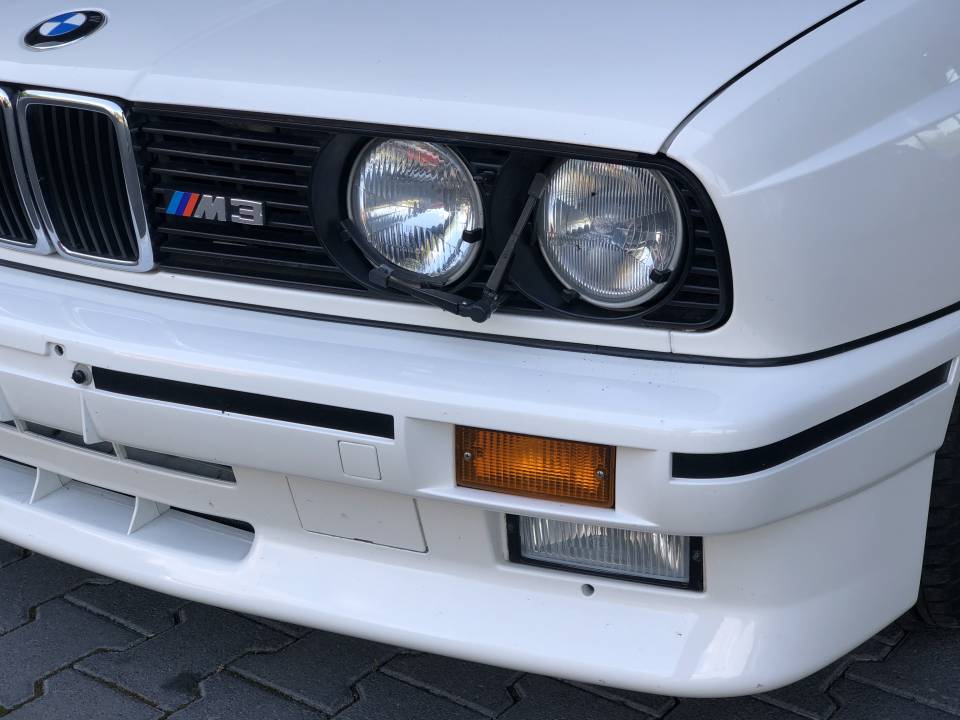 Image 22/27 of BMW M3 (1987)