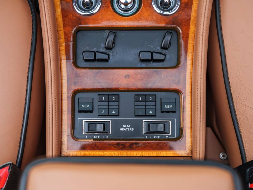 Image 23/29 of Rolls-Royce Corniche IV (1993)