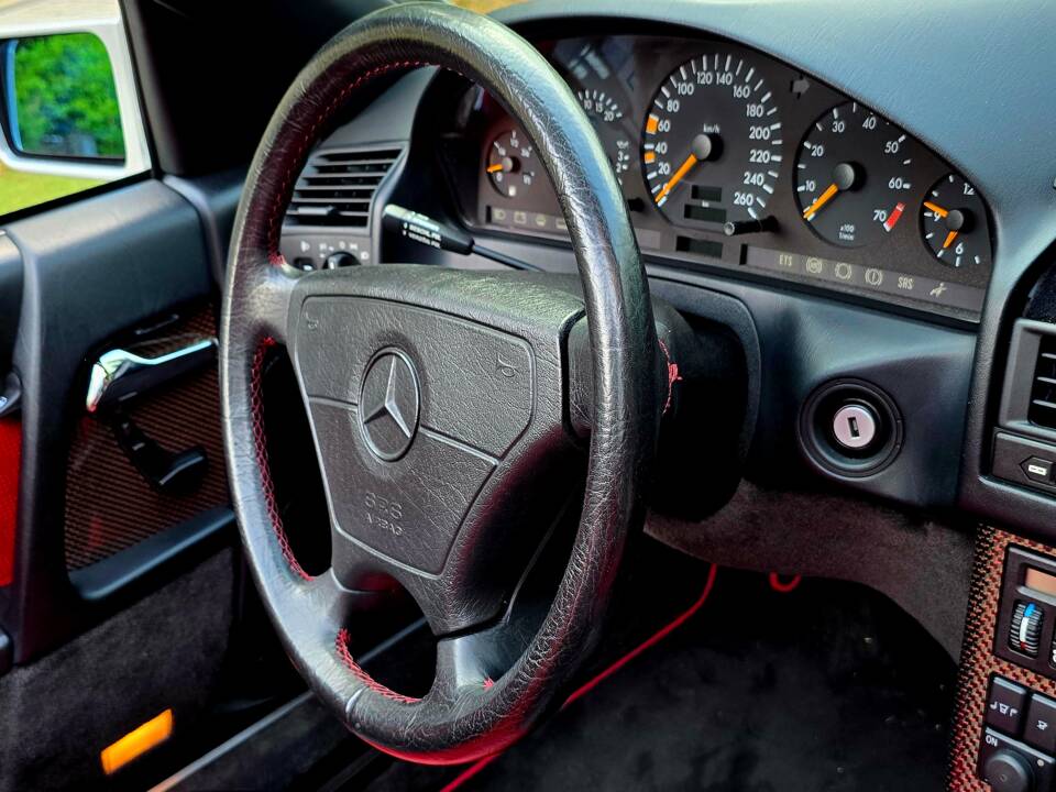Image 29/61 of Mercedes-Benz SL 320 &quot;Mille Miglia&quot; (1995)
