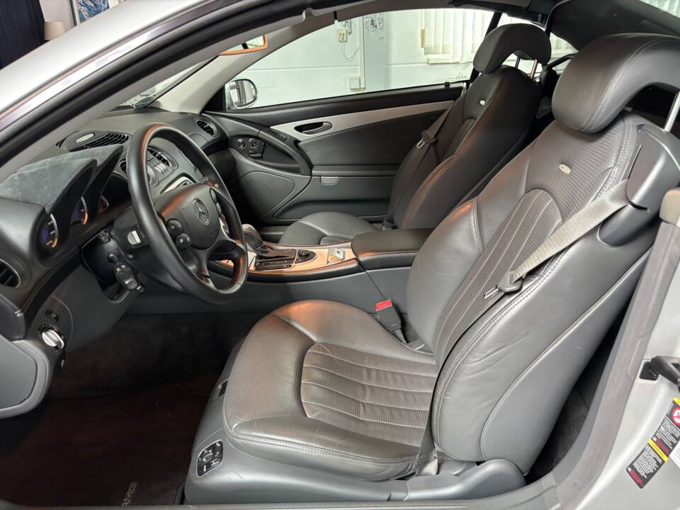 Image 15/29 of Mercedes-Benz SL 55 AMG (2002)