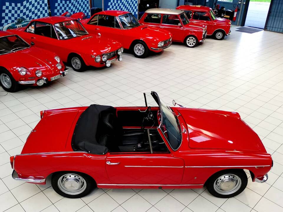 Image 18/47 of Innocenti 950 Spider (1962)