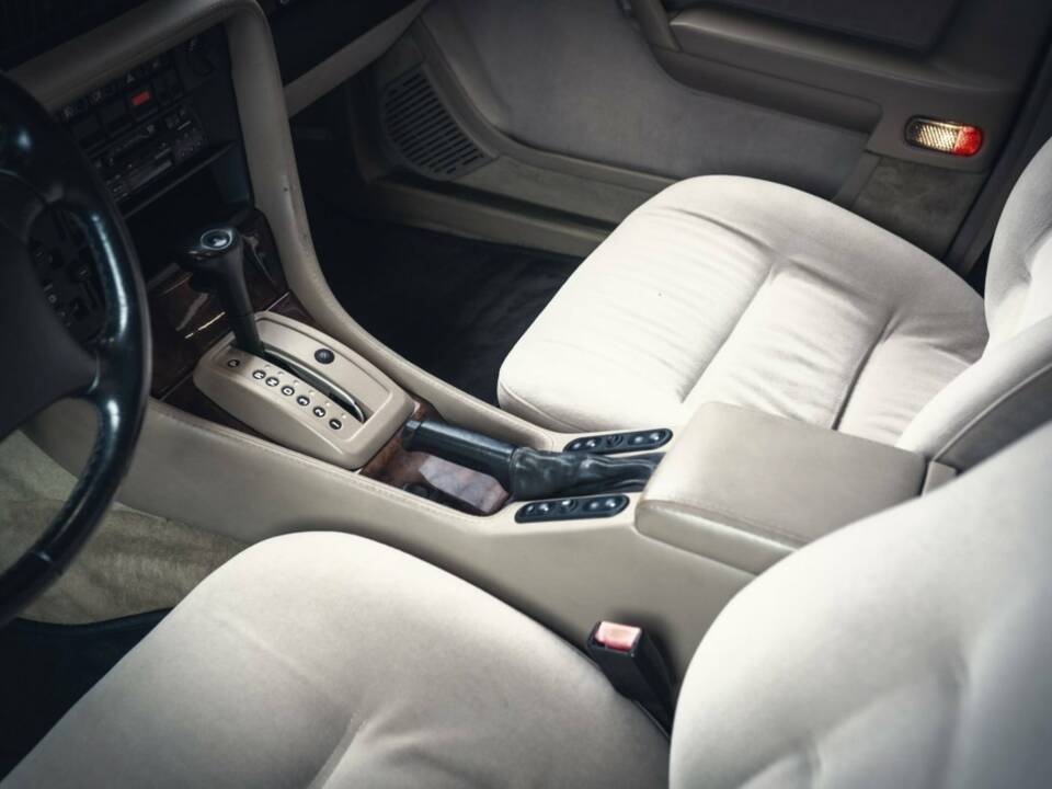 Bild 8/15 von Opel Senator 3,0i 24V (1992)